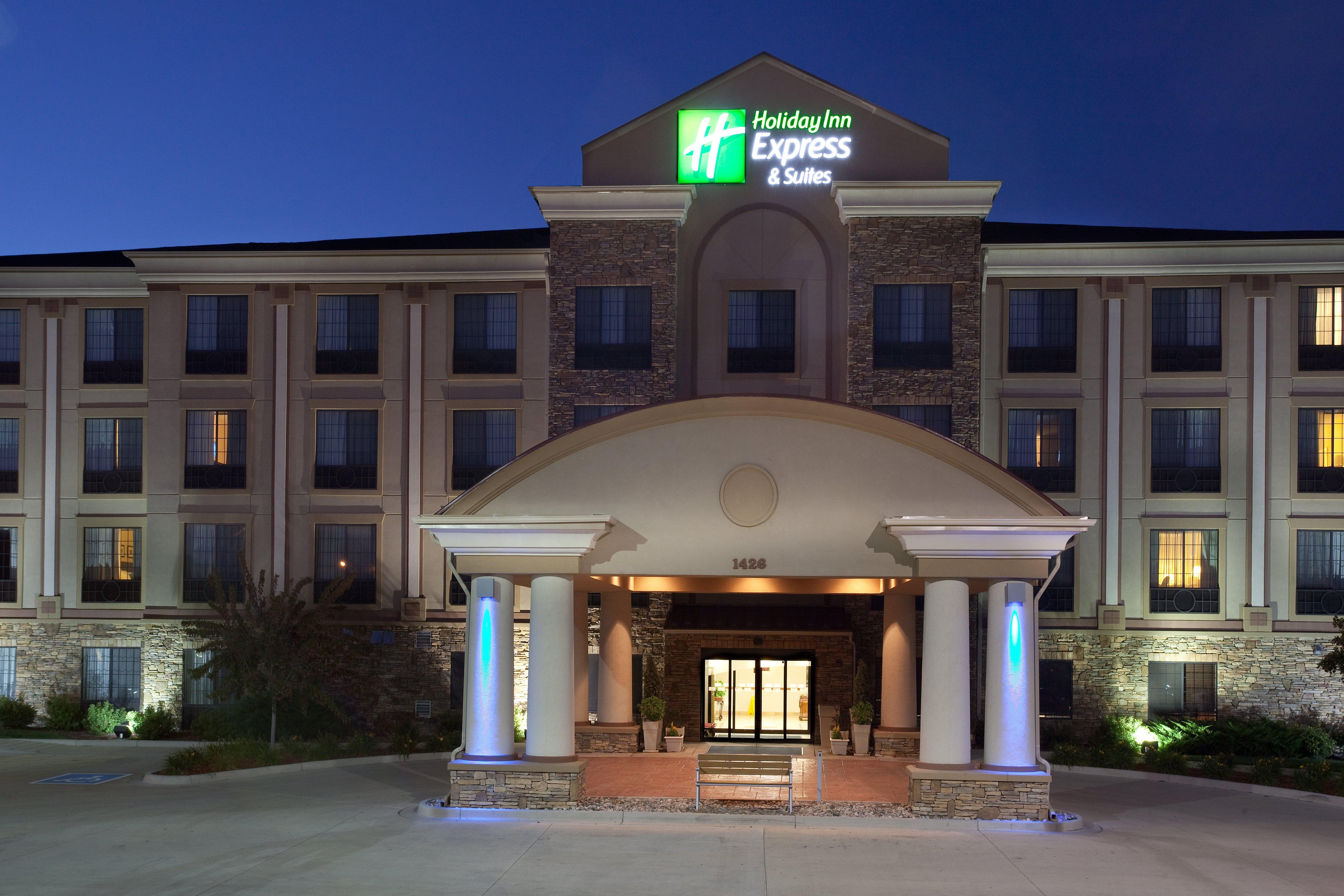 Holiday Inn Express Hotel & Suites Fort Collins By Ihg Exterior photo