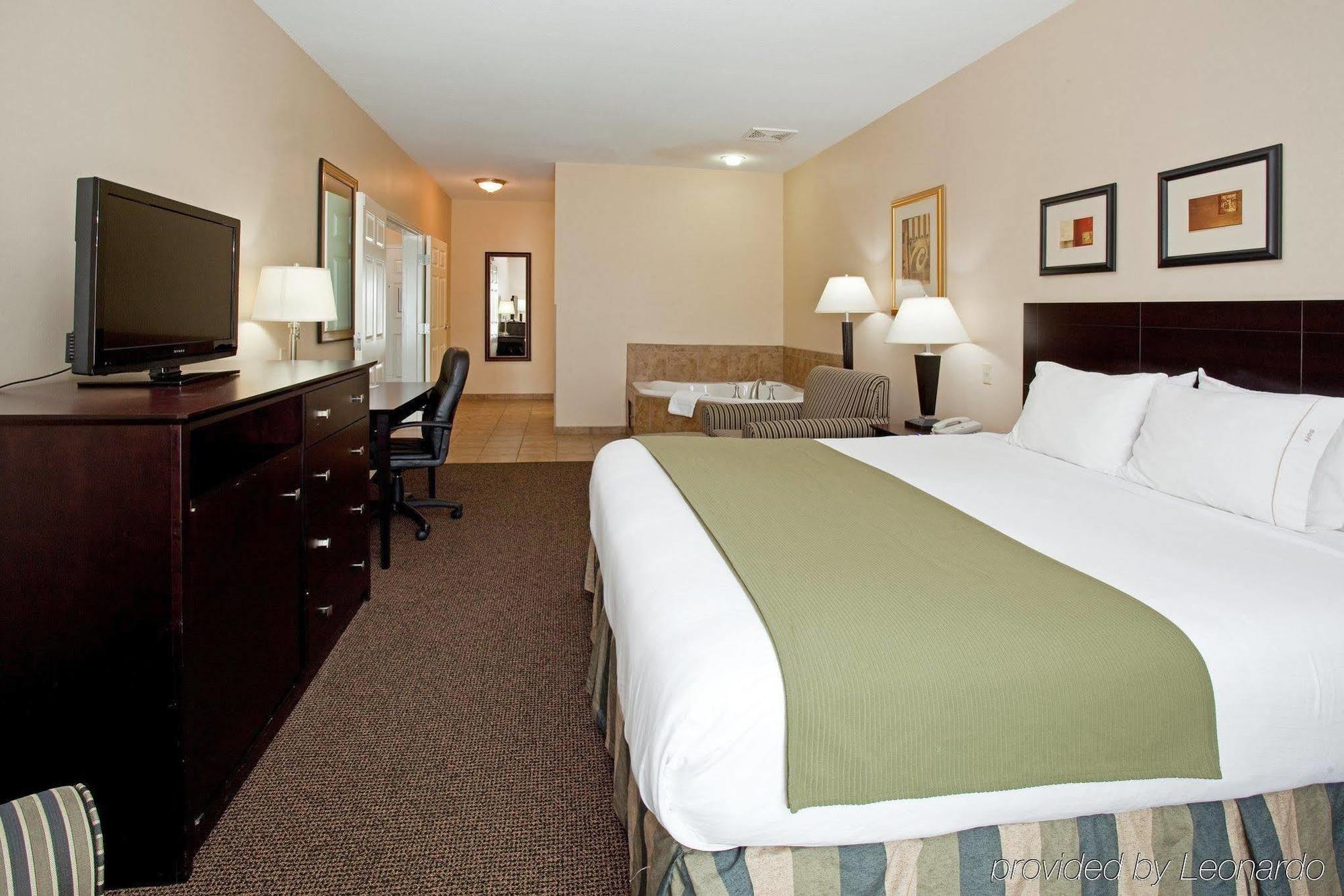 Holiday Inn Express Hotel & Suites Fort Collins By Ihg Exterior photo